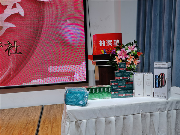 绵(mián)阳乐鱼网页版和中旅假日旅行(háng)社2025年新春团拜会(huì)暨新品发布(bù)会